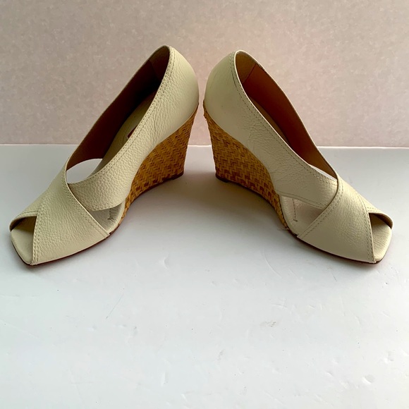 BCBGMAXAZRIA Raisa White Leather Wedge Sandal Size 7.5 - Picture 3 of 5